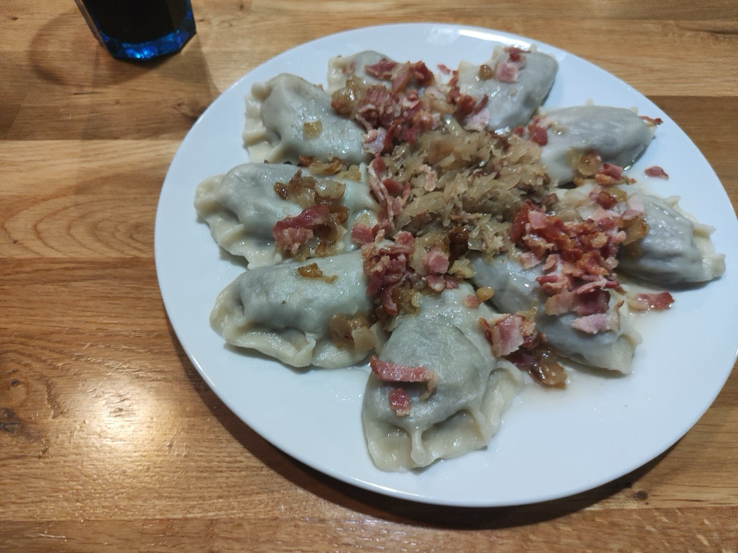Pierogi z wody ze skwarkami i kapustą